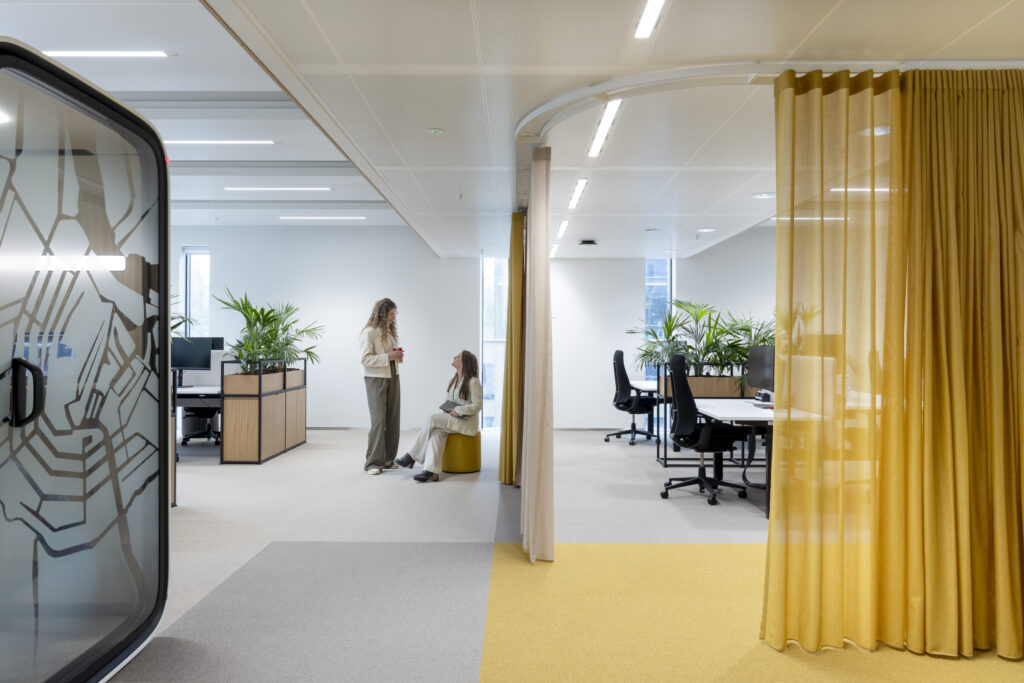 JEWEL Project Kantoorpand Amsterdam Vitrages- Gordijnen afgerond 2